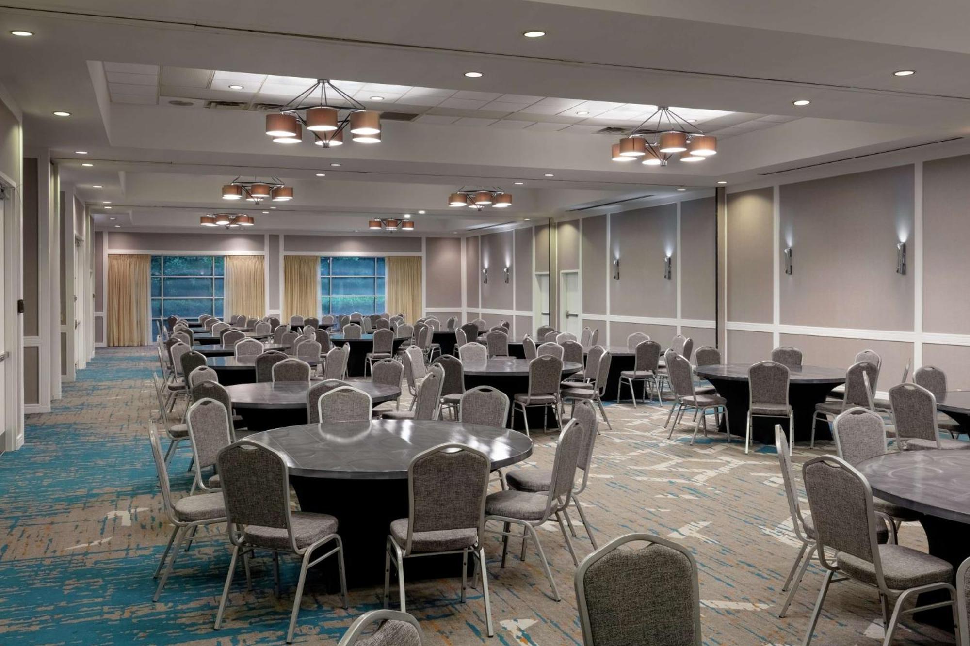 Doubletree Birmingham Perimeter Park Hotel Exterior photo